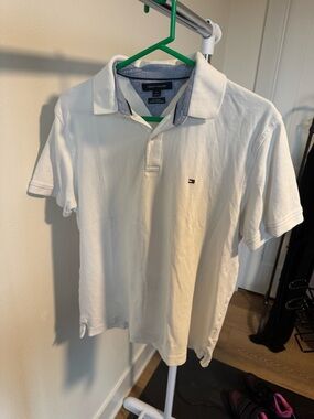 Men’s Tommy Hilfiger custom fit collared shirt size Large